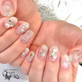 アンティーク風なバラ🌹ネイル　❤ネイルブックよりご予約できます　 #マーブルイル #バラネイル #ローズネイル #ミラーネイル #ビューネイル #大人可愛いネイル #イエベネイル #ちゅるんネイル #かわいいネイル #春ネイル #お花ネイル #お客様ネイル
#ネイル #ネイルアート #ジェルネイルデザイン #ネイルデザイン #nailstagram #手が綺麗に見えるネイル #旅行 #パーティー #デート #ハンド #ビジュー #フラワー #マーブル #ミラー #キラキラ #ショート #ラウンド #ホワイト #ベージュ #ゴールド #ジェルネイル #お客様 #ネイリスト　宮森貴子 #ネイルブック