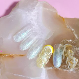あたたかくなって、黄色が人気でてきました〜💛 #フルーツネイル #レモンネイル #ネイルブック掲載 #マグネットネイル　#夏ネイル #夏 #フルーツ #マグネット #blue nail #ネイルブック