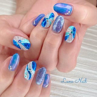 . 夏のプッチ柄ネイル💅🏻
イタリア🇮🇹のデザイナー、エミリオ・プッチによるカラフルでサイケデリックなプリント柄をプッチ柄と呼んでいます☝🏻
特徴的な大胆な柄は、地中海🏝にある自然やシチリア島のモザイク、バリのバティックなどから触発されたものだそうです🤔
今回はブルー💙水色🩵シルバー🩶を使った涼やかな夏デザインに仕上げました🤗
カラーを塗布した後に同色のホログラムをのせているので、遠目にもキラキラ✨してとっても綺麗です😍
くすみブルー💙のマグネット🧲ネイルとラメネイルを合わせて、プッチ柄を引き立たせました🎶
ラメはブルー💙やパープル💜ネイビー等数種類をMIXしたオリジナルカラー🎨
爽やかな大人モダンデザイン🎵いかがでしょうか⁉️
.
#ネイル #ネイルデザイン #夏 #夏ネイル #ブルー #シルバー #水色 #くすみブルー #プッチ #プッチ柄ネイル #マグネット #マグネットネイル #ラメ #キラキラ #モダン #個性的 #ホログラム #長岡京市ネイルサロン #nailbook_fan #nailbookプリアンファサポーター #夏 #旅行 #リゾート #パーティー #ハンド #ビジュー #ホログラム #ラメ #プッチ #マグネット #ミディアム #オーバル #ホワイト #水色 #ブルー #ジェルネイル #お客様 #lunanail2018 #ネイルブック