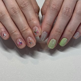 爽やかなカラーを合わせました^ ^ #シンプルネイル #アシメネイル #スクエアネイル #ホログラムネイル #ドットネイル #大人ネイル #福岡ネイル #福岡ネイルサロン #薬院ネイルサロン #薬院ネイル #夏 #リゾート #浴衣 #ライブ #ハンド #シンプル #ホログラム #大人 #キラキラ #個性派 #ショート #スクエア #クリア #グリーン #グレー #ジェルネイル #お客様 #tomoka #ネイルブック