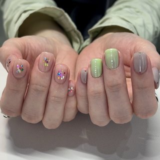 爽やかなカラーを合わせました^ ^ #シンプルネイル #アシメネイル #スクエアネイル #ホログラムネイル #ドットネイル #大人ネイル #福岡ネイル #福岡ネイルサロン #薬院ネイルサロン #薬院ネイル #夏 #リゾート #浴衣 #ライブ #ハンド #シンプル #ホログラム #大人 #キラキラ #ショート #スクエア #グリーン #グレー #ジェルネイル #お客様 #tomoka #ネイルブック
