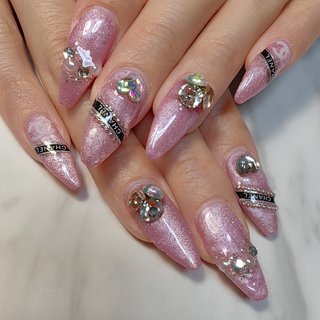 #ブランドネイル #ロングネイル
#ロゴネイル
#シャネルネイル
#ビジューネイル
#アートし放題
3時間 #オールシーズン #パーティー #女子会 #推し活 #ハンド #ロング #ピンク #ブラック #シルバー #ジェルネイル #お客様 #REVE #ネイルブック