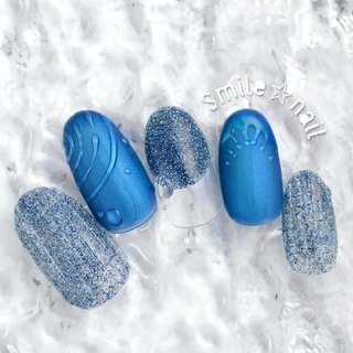 西那須野定額ネイルサロン Smile☆nailのyukariです♪

6月セレクトコースデザイン🩵

梅雨の定番水滴ネイル💧

ウォータークラウンや波紋をイメージした
みずみずしい梅雨ネイル☂️

☆,｡･:*:･ﾟ'☆,｡･:*:･ﾟ'☆,｡･:*:･ﾟ'
【西那須野定額ネイル Smile☆nail】
ご予約はプロフィールのURLから☆
@smile_nail_ykr 
是非【Nail book】アプリをご利用下さい❤️
@nailbook.jp
☆,｡･:*:･ﾟ'☆,｡･:*:･ﾟ'☆,｡･:*:･ﾟ'
#nailbook_fan #梅雨ネイル #水滴ネイル #夏 #梅雨 #ハンド #フラッシュ #水滴 #マグネット #マット #オーバル #ブルー #ジェルネイル #ネイルチップ #Smile☆nail #ネイルブック
