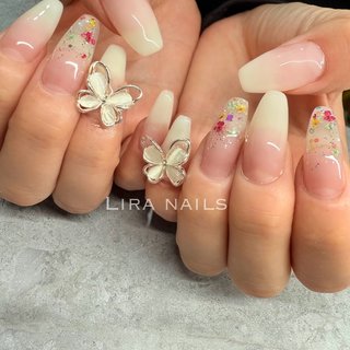. 🦋蝶々NAIL🦋

@miyumiyu04 
@miyumiyu04 
@miyumiyu04 

でか蝶々引っかかるしなぁ…
と悩んだ結果、２匹連れて帰られました🦋

見た目可愛いから幸せな気分✨🩵🦋

thank youuuuu🪼

【Lira nails】
枚方市駅徒歩1分
Tサイト横のマンション
Lira nails💅
.
.
夏のご新規様大歓迎💖
フットネイルも大歓迎💖

.
ご予約お問い合わせはDMまたはネイルブックより受け付けています💁‍♀️

#蝶々ネイル #グラデーションネイル#押し花ネイル#フラワーネイル#綺麗目ネイル #ホワイトネイル#大人ネイル#ロングネイル#ギャルネイル#長さ出し#フィルイン#夏ネイル#大阪ネイルサロン#枚方市ネイルサロン#京都ネイルサロン#くずはネイルサロン#lilanails枚方 #夏 #オールシーズン #ハンド #蝶々 #グラデーション #フラワー #押し花 #大人 #ロング #ホワイト #クリア #ジェルネイル #お客様 #Lira nails #ネイルブック