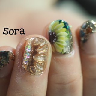 #ヒマワリ　#フラワー　#チェーン　#ホイル　#フレーク　#ミラー　#凸凹ネイル #都城　#都城市　#ジェルネイルsora　#都城ネイル　#都城ネイルサロン　#都城自宅ネイルサロン　#ネイル都城　#nailbook_fan #夏 #ハンド #フラワー #3D #ミラー #ホワイト #グリーン #ゴールド #ジェルネイル #お客様 #そらみ #ネイルブック