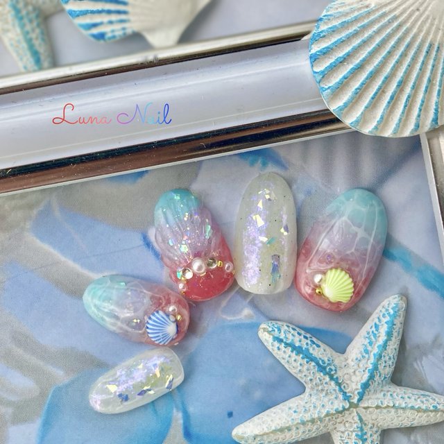 2025最新】常夏を先取り♡貝殻パーツの夏ネイル|人気ネイルデザイン15選