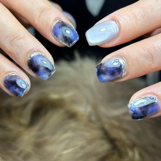 【深海に沈む神秘的なニュアンスネイル】 
深いブルーの濃淡が織りなす、まるで海底に沈んだような透明感。
ミステリアスで魅惑的な青が指先を彩ります。

手描きだからこその立体感と一瞬で目を引く特別なデザイン。
他では真似できないニュアンスアート、ぜひ体験してください。



🌟 手描きアート × 青系ニュアンス
🏷 メンズネイルもOK！


💅 会話もデザインも特別な時間に
京都・伏見のマンションプライベートサロン

#青ネイル #深海ネイル #ミステリアスネイル #手描きアート #ニュアンスネイル #伏見ネイルサロン #京都ネイルサロン #個性派ネイル #プライベートサロン #メンズネイルOK #会話もデザインも特別な時間に#梅雨ネイル#6月ネイル #夏 #梅雨 #七夕 #ハンド #ニュアンス #ミラー #ショート #スクエア #ネイビー #ブラック #シルバー #ジェルネイル #お客様 #【伏見・桃山・丹波橋　ネイルボーテ】sakko #ネイルブック
