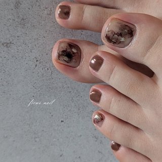 nail design💅 
☑sampleC

@ficus__nail

∵∵∵∵∵∵∵∵∵∵∵∵∵

🤍🤍フットネイルキャンペーン中🤍🤍
【ご新規様&リピーター様✨️】
初回限定！500円OFF♡

５名様限定！！(残り1名様🥲)

※既にハンドネイルでご来店のお客様で、
当店でフットネイルが初めてのお客様も含みます。

＿＿＿＿＿＿＿＿＿＿＿＿＿

◽️和歌山市栄谷/private nail salon(🄿有)
◽️平日9:00-15:00/㉁土日祝他
＿＿＿＿＿＿＿＿＿＿＿＿＿

#和歌山市#和歌山市ネイルサロン
#和歌山市ネイル
#nailbook_fan
#大人ネイルデザイン
#大人上品ネイル
#大人ネイルサロン
#大人シンプルネイル
#シンプルネイル
#フットネイル
#ニュアンスネイル#ブラウンネイル#ミラーネイル#フットネイル夏#大人ネイル #夏 #旅行 #海 #浴衣 #フット #シンプル #ニュアンス #ミラー #大人 #インクネイル #スクエア #ブラウン #ゴールド #ジェルネイル #お客様 #ficus nail【大人ネイル専門】 #ネイルブック
