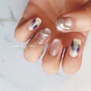 𓆸Trebol naill 𓆸 aichi komaki𓂱〈トレボルネイル〉

第1期から活動させて頂いております

@nailbook.jp × @preanfaofficial @pregel.jp 
サポーター

第6期目も活動させて頂く事になりました。

どうぞ宜しくお願い致します🙇‍♀ 

今回ご紹介させて頂くのは

émena　

ARTiS di Voce

マグネティフラッシュジェル　AMF06

マグネット🧲のウルツヤ感に

フラッシュネイル📸のキラキラ感

を兼ね備えたネイル。

キラキラを生かしてぷっくりパーツをon

パープル　ブルー　グリーンの紫陽花カラー

のインクで梅雨時期にも可愛いデザインに

してみました☂️

今回のテーマは　#紫陽花ネイル
#梅雨ネイル

でした♡

#pr
#nailbookプリアンファサポーター
#émena
#エメナ
#ネイル
#マグネティフラッシュジェル

#紫陽花ネイル
#梅雨ネイル
#夏ネイ類
#春ネイル
#マグネットネイル
#ぷっくりネイル

#わたしのプリリピ

#ミラーネイル　
#インクネイル
#パールネイル
#シンプルネイル　
#ネイルケア　
#大人上品ネイル
#ネイル
#小牧市ネイル　 
#小牧市ネイルサロン 
#岩倉
#北名古屋
#豊山
#nailbook_fan 
#nail
#nailart 
ーーーーーーーーーーーーーーーーーーーーーーーーーーー
✴︎高野（こうの）葉子　高校生の娘がおります。
30.40代の子育て中のママさんを中心に20代から80代のお客様に幅広くご来店頂いております。
お気軽にお越し下さいませ。

・お爪に優しいパラジェルを使用し、フィルインを続けて頂きネイルの持ちは好評頂いております。
・ネイルの持ちにお悩みの方。1度ご相談下さい。
・デザインはお持ち込みでもご相談しながらお決め頂くも🆗👍
・お好みのデザインをお申し付け下さい𓂷
・複雑なデザインは事前に画像を送信下さい！模写やアートによっては出来かねる場合もございます
・スカルプは取り扱っておりません

ーーーーーーーーーーーーーーーーーーーーーーーーー
𓃱つや感を重視したい
𓃺丁寧なネイルケアがしたい
𓃟爪の形を綺麗に見せたい
𓃝相談しながらデザインを決めたい
𓃠3週間しっかりネイルを持たせたい
𓄃ひと味違うネイルをされたい
𓅪楽しくお茶andお喋りしながらのネイル

こんな思いのあるお客様。お気軽に一緒にネイル💅楽しみましょう❣️
お待ちしております！

line📱やＤＭ✉️でもご予約も承ります
24時間ご予約は Nail book より　

ーーーーーーーーーーーーーーーーーーーーーーーーー

【コロナ、インフルエンザ対策】

◇換気、触れる場所の消毒、手洗いうがい、席にはスニーズガード、消毒液を設置させて頂いております

◇お熱を測って来て頂き、37.5度以上の方は申し訳ございませんがご遠慮願います。

◇ご本人、ご家族が体調不良の方は御遠慮なくキャンセル、日時変更致しますのでお申し付け下さい。

◇マスクについて。
集塵機を使用し削ったジェルの粉を吸引しておりますが多少の粉は舞うのでネイリストの私は常にマスクはさせて頂いております。また、受験生のお母様、イベント事を控えてみえる方等みえますので感染症対策としてもご迷惑をお掛けしないよう配慮致します。
お客様は判断お任せ致しますがマスクもご用意はしておきますので必要な方はお申し付け下さい。

ーーーーーーーーーーーーーーーーーーーーーーーーー
Trebol nail【トレボルネイル】
愛知県小牧市
営業時間　
火水木金　・9:30 ・13:00
 土　・10:00 
定休日　日、月、祝

✱お支払い…●現金　●paypay 
●クレジットカード…Visa/Mastercard(R)/JCB/AmericanExpress-DinersClub/Discover/iD ）

QR決済… auPAY/LINEPay 
d払い #春 #夏 #梅雨 #デート #ハンド #フラッシュ #マグネット #ミラー #ぷっくり #インクネイル #Trebol_nail【トレボルネイル】𓅂 #ネイルブック