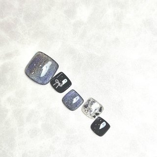 黒ベースにオーロラマグネットを塗布した キラキラなネイル

これからサンダルになる季節にも
大人っぽく、キラキラさもあり
でも、ワンポイントのリボンパーツで
可愛らしさもあるデザインです


フットバス&角質ケア込み

〰️〰️〰️〰️〰️〰️〰️〰️〰️〰️〰️〰️〰️〰️〰️

ecrIn nail〖エクランネイル〗

ご予約はこちらから⏩️⏩️https://lin.ee/vwqv4yZ
Instagram⏩️⏩️ecrIn.nail.salon.school

【Add】広島県福山市瀬戸町地頭分

【アクセス】
★トモテツバス🚌:福山駅(6番乗り場🚏)新川線
瀬戸農協下車⏩️徒歩3分🚶

★車🚙:福山駅から約15分
駐車場🅿️アリ

【営業時間:予約優先】
火～金　10:00～19:00
土　日　  9:30～18:30

【定休日】
月曜、祝祭日
※ネイリスト協会の仕事等で、土日が休みになることがあります
SNS又はDMで、ご確認ください

【注意】
著作権の観点から、痛ネイル、キャラクター、ブランドロゴなどのデザインは致しかねます #夏 #フット #マグネット #オーロラ #リボン #大人 #キラキラ #ミディアム #スクエアオフ #ブラック #シルバー #ペディキュア #ネイルチップ #ecrIn nail #ネイルブック