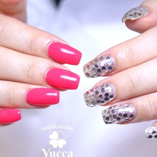 ギラッギラのラメとビビットなピンクがキュートなアシメネイル♡ 
==========================

〈サロンプロフィール〉


488-0014 愛知県尾張旭市三郷町中井田39 Pia三郷センタービル2F西号室
🚗専用駐車場あり
🚃名鉄瀬戸線　三郷駅
⏰平日12:00〜21:00 土日10:00〜19:00
🎌月曜日・祝日・その他

〈予約方法〉
ネイルブックから簡単にご予約いただけます

〈Instagramフォロワー特典あり〉
お客様の施術写真やリール動画など様々な発信をしています！
@nail_make_yucca

〈ヘアメイクのご予約も承ります！〉
婚活やイベントなど大切なお出かけに！
プロのヘアメイクがテンションの上がるメイクを提供します💄




#ネイルブック掲載店　#nailbook_fan #尾張旭市ネイルサロン　#愛知県ネイリスト　#ネイルデザイン　#ネイル写真#パワーベース認定サロン　#yucca尾張旭 #定額コース　#夏ネイル　#スパンコールネイル　#ホログラムネイル　#ミラーボールネイル #夏 #ハンド #ホログラム #ラメ #ロング #スクエア #ピンク #シルバー #ビビッド #ジェルネイル #お客様 #nail&make Yucca #ネイルブック