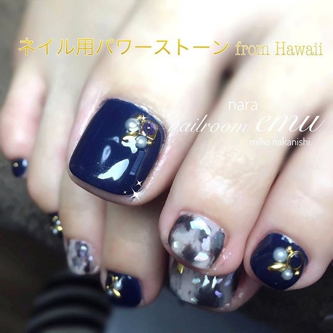 秋 フット べっ甲 ホワイト ネイビー 奈良ネイルサロンnailroomemuのネイルデザイン No ネイルブック