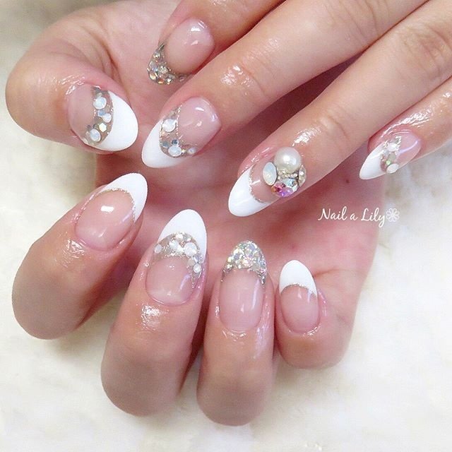 ブライダル フレンチ ビジュー ホワイト Nailalily ネイルアリリー Akiのネイルデザイン No ネイルブック