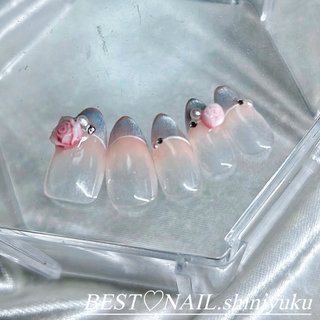 👑BESTNAIL 新宿👑 

＊ご希望のカラーのジェルやパーツの在庫がない場合はお近いものでのご案内になります。

ソフトジェルオフ無料✨
(スカルプ・長さ出しオフ1本¥200)

※3D.痛ネイル.キャラクター不可
※有料パーツ¥400〜
※ピクシー1本¥700
※シュガー1本¥300
※埋め尽くし1本¥500
※ロング料金有

お席での嬉しいサービス
Netflix見放題/お水/充電器/Wi-Fi

営業時間 business hours
12:00-21:00
.
169-0072
東京都新宿区大久保1-12-3 4F
1-12-3 Okubo, Shinjuku-ku, Tokyo 4F

.

.


☆〜☆〜☆〜☆〜☆〜☆〜☆〜☆〜☆
ネイリスト募集中
《条件》
ネイルサロン勤務経験者優遇
ネイル検定2級検定を受けた事がある方
ジェル検定初級以上
ネイル.オシャレが大好きな方
・
《雇用形態》
業務委託
アルバイト
交通費支給
サロン未経験可
エプロン支給
・
《シフト制》
完全希望休制の為
祝日、年末年始、繁忙期...
強制出勤日はございません。
好きな日にお休みが取れます！
自由にシフトが組める為
働きやすい環境になっています。
給与、勤務日数
経歴や技術によりご相談可能です可🙆🏻‍♀️


.
.
.
.
#6月 #6月ネイル #5月ネイル #5月 #30代ネイル #40代ネイル #50代ネイル #60代ネイル #70代ネイル #学生ネイル 
 #誕生日ネイル #シンプル #大人可愛いネイル #大人可愛い #卒業式ネイル #卒業式ママネイル #韓国ネイル #前撮りネイル #卒業式 #入学式 #春 #夏 #秋 #夏ネイル #春ネイル #秋ネイル #かっこいい #最新ネイル #ギャル #ギャルネイル #ビジュー #クリア #推し活 #推しネイル #ラメ #ラメグラデーション #春ネイル #2025春ネイル保存版 #春ネイル2025 #春ネイルデザイン
#新宿ネイル #新宿ネイルサロン #新大久保ネイル #新大久保ネイルサロン #海 #海ネイル #夏 #オールシーズン #梅雨 #海 #ハンド #ギャル #ビジュー #ラメ #キラキラ #韓国 #シルバー #ジェルネイル #ネイルチップ #BESTNAIL.新宿 #ネイルブック