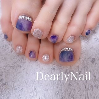 #夏#夏ネイル#梅雨#梅雨ネイル #初夏#フット#フットネイル#フットネイルデザイン #マーブル#マーブルネイル #パープル#フラッシュ#フラッシュネイル #フラッシュラメ #大人#大人ネイル #夏 #オールシーズン #海 #リゾート #フット #フラッシュ #マーブル #大人 #ホワイト #パープル #ゴールド #ジェルネイル #お客様 #DearlyNail #ネイルブック