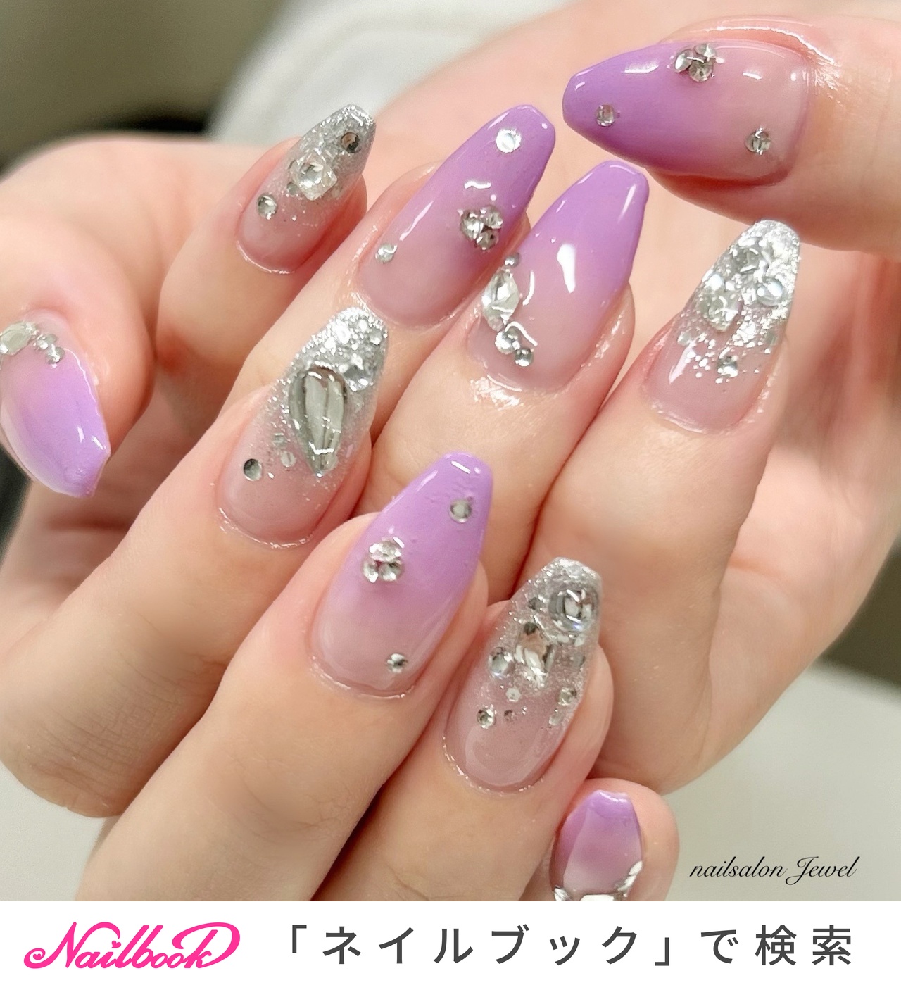 ふんわりキュートな桜の花芯にキラキラをのせた優しいデザイン