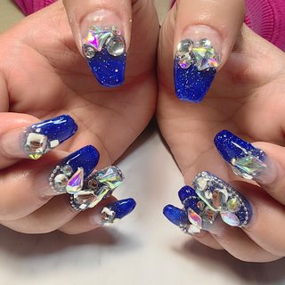 #青ネイル #グラデーションネイル
#ビジューネイル
#アートし放題
#キラキラネイル #夏 #オールシーズン #ライブ #推し活 #ハンド #ギャル #ビジュー #大人 #キラキラ #個性派 #ロング #ブルー #ネイビー #シルバー #ジェルネイル #お客様 #REVE #ネイルブック