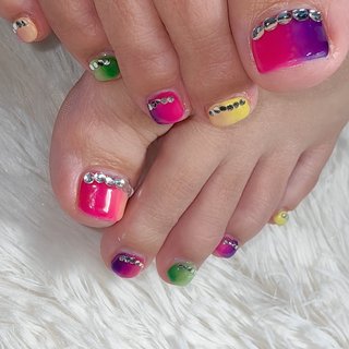 #縦グラデーション #夏フット
#ギャルネイル 
#派手ネイル
#ネオンカラー 
#アートし放題 
#所沢ネイル #夏 #旅行 #海 #リゾート #フット #グラデーション #大人 #キラキラ #個性派 #カラフル #ネオンカラー #ビビッド #ペディキュア #お客様 #REVE #ネイルブック