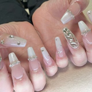 #ハンド#フレンチ #フレンチネイル #白#白グラデ #うめつくしネイル #ホワイト #ロング #スクエア #スクエアネイル #オールシーズン #ハンド #シンプル #フレンチ #大人 #キラキラ #ロング #スクエア #ホワイト #シルバー #モノトーン #スカルプチュア #michu #ネイルブック
