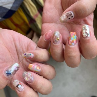 個性派カラフルネイル💚🧡🩷 #春 #夏 #オールシーズン #リゾート #ハンド #フラッシュ #フラワー #リボン #キラキラ #個性派 #ミディアム #スクエア #ピンク #シルバー #カラフル #ジェルネイル #お客様 #mayu #ネイルブック