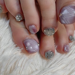 #お持込デザインアレンジ #リボンネイル
#マグネットネイル
#フットネイル
#アートし放題 #オールシーズン #パーティー #デート #女子会 #フット #ビジュー #ドット #大人 #キラキラ #ボルドー #シルバー #メタリック #ペディキュア #お客様 #REVE #ネイルブック