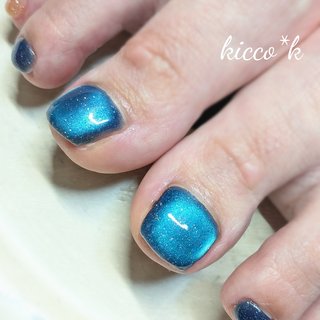 . ― 𝐹𝑜𝑜𝑡 𝑛𝑎𝑖𝑙𝑠 ―
 
きらめくブルーのマグネットネイル💙
フラッシュグリッターも入っていてキラッキラ✨
見る角度によって輝きが変わりまるで宝石のよう〜✧

サンダルの季節にぴったりな
涼しげで華やかな足元になりましたね


　使用カラー𓂃✍
émena 0057
⊱⋅ ───────── 𖧷 ───────── ⋅⊰
✧ご予約、お問い合わせは
インスタDMまたは、
プロフィールのネイルブックURL
よりお願いいたします

𝚗𝚊𝚒𝚕𝚜𝚊𝚕𝚘𝚗 𝚔𝚒𝚌𝚌𝚘＊𝚔（キッコ）
@kicco_k.nail

完全予約制(１日３名様限定)
✧埼玉県八潮市にあるプライベートサロンです

✧TX八潮駅南口より
　徒歩11分 または、バス5分
　🅿駐車場 有

⊱⋅ ───────── 𖧷 ───────── ⋅⊰
✧𝚔𝚒𝚌𝚌𝚘＊𝚔 はこんな方にオススメです𖧷

⌑ネイルサロンは初めて
⌑プライベート空間でネイルを楽しみたい

⌑自爪を痛めずにジェルネイルを楽しみたい
(アセトンを使わないオフ．ベース一層残し推奨)
⌑ジェルネイルをしながら自爪を育てたい
⌑爪の状態を相談出来る
⌑巻爪、深爪で悩んでいる

⌑カラーやアートを一緒に考えてくれる
⌑色にはこだわりたい！沢山の中から選びたい
⌑こだわりネイルがしたい

⌑月1回のひと時、ゆったりリラックスしたい
⌑ハンドスパ、フットスパで癒やされたい
⌑もしものときは、お子様と同席したい．．．

おひとりおひとりの悩みやお好みに添えるよう、一生懸命施術いたします。

✧リピーター様は、2ヶ月先までご予約いただけます。

⊱⋅ ───────── 𖧷 ───────── ⋅⊰
#emenaアンバサダー24#NEWLYアレンジ#PR #フットネイル #夏ネイル #ブルーネイル #マグネットネイル #マグネットジェル #キラキラネイル #リゾートネイル #ペディキュア #ネイルデザイン
 #大人ネイル#八潮市 #八潮市ネイル #八潮ネイルサロン #kicco_k #春 #夏 #デート #女子会 #フット #フラッシュ #マグネット #ショート #スクエア #ブルー #シルバー #ペディキュア #お客様 #𝑘𝑖𝑐𝑐𝑜_𝑘.𝑛𝑎𝑖𝑙 #ネイルブック