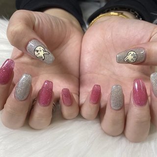 うさぎ🐰💛 .
.
#ネイル#ネイルデザイン#ピンクネイル#シルバーネイル#ワンカラー#キラキラネイル #フラッシュネイル#アートネイル#手描きアート#キャラクターネイル #キャラネイル #ちいかわネイル #ちいかわうさぎ #ちいかわ #ハンド #スクエア #ピンク #シルバー #rei #ネイルブック