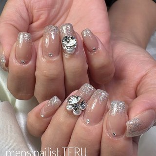 和歌山市からネイリスト様ご来店されました シアーカラーにフラッシュ
シンプルにビジューを乗せました💎

只今ご新規様限定•春割キャンペーン中です🌼

他店オフ込みワンカラー•フレンチ•グラデーション5000円
フリーデザイン９０分•8000円
平日限定フリーデザイン９０分•7000円
フィルイン高密着ジェルと美しいフォルムでお安くなっています♡
ご予約はインスタTOP URLページからご予約お願いします🙇
•
nailsalon ETERNAL 
西区北堀江1-14-19 
北堀江レジデンス303号
メンズネイリスト TERU
・
【access】
地下鉄四つ橋線/四ツ橋駅 歩3分
地下鉄御堂筋線/心斎橋駅 歩6分
・
ご予約は
プロフィールトップ画面
ネット予約URL
インスタDMにて
ご予約承っております。
・
公式LINEでもご予約できます。
【公式LINE @ 978epcbj 】

#ネイル#ネイルデザイン
#北堀江#大阪ネイル
#大阪深夜ネイルサロン
#春ネイル
#北堀江ネイルサロン
#nailsaloneternal
#心斎橋ネイル
#アメ村ネイル
#ワンホンネイル大阪 
#韓国ネイルサロン大阪 
#大人シンプルネイル
#double180dx 
#ビジュー
#ビジューネイル
#四ツ橋ネイル #春 #ハンド #ビジュー #ミディアム #スクエア #ベージュ #シルバー #ジェルネイル #大阪北堀江Nail Salon ETERNAL #ネイルブック