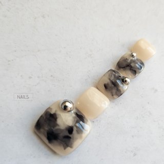 #インクネイル #ニュアンスネイル 
#おしゃれネイル #夏 #秋 #海 #浴衣 #フット #ニュアンス #大人 #インクネイル #ミディアム #スクエアオフ #ベージュ #ブラック #ジェルネイル #ネイルチップ #はるか #ネイルブック