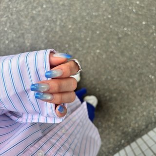 #梅雨ネイル#ドロップネイル#スクエア#マグネット#ブルーネイル #夏 #梅雨 #ハンド #グラデーション #水滴 #マグネット #ミディアム #スクエア #水色 #ブルー #ジェルネイル #koihiro #ネイルブック