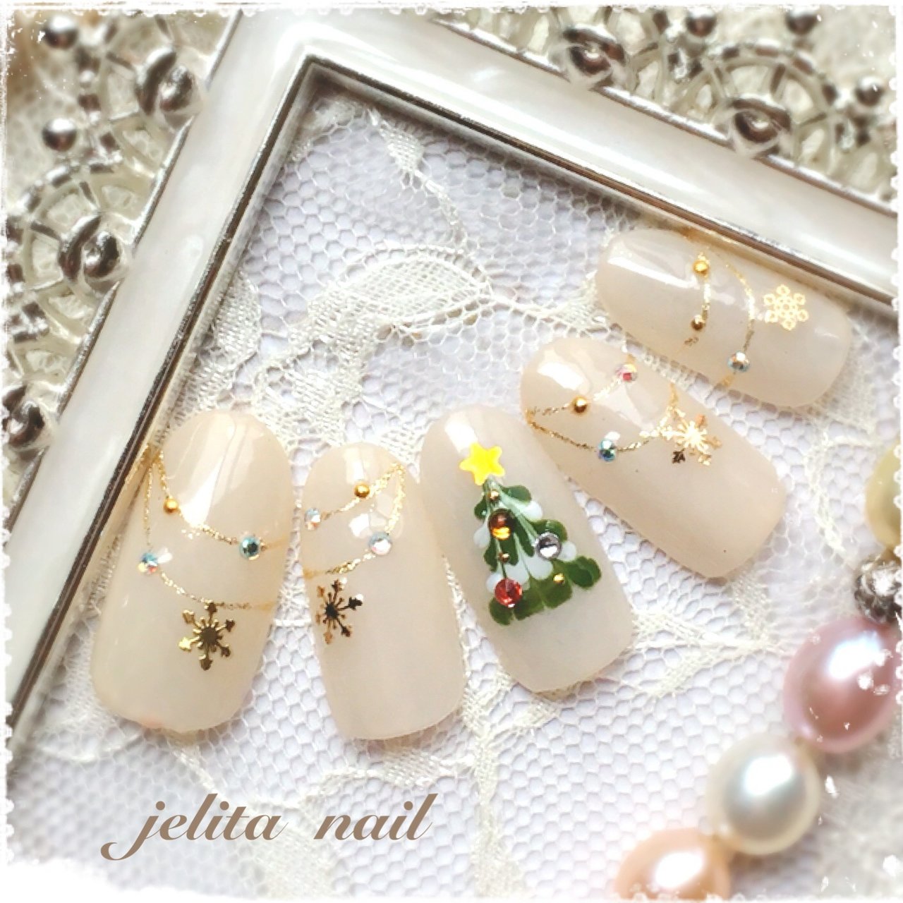 冬 クリスマス ホワイト ベージュ ネイルチップ Jelita Nail 麻生理香子のネイルデザイン No ネイルブック