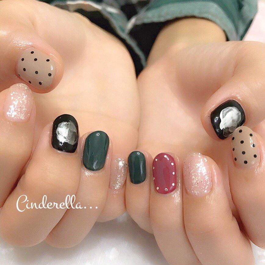 ハンド ラメ ワンカラー ドット ショート Nailroom Cinderellaのネイルデザイン No ネイルブック