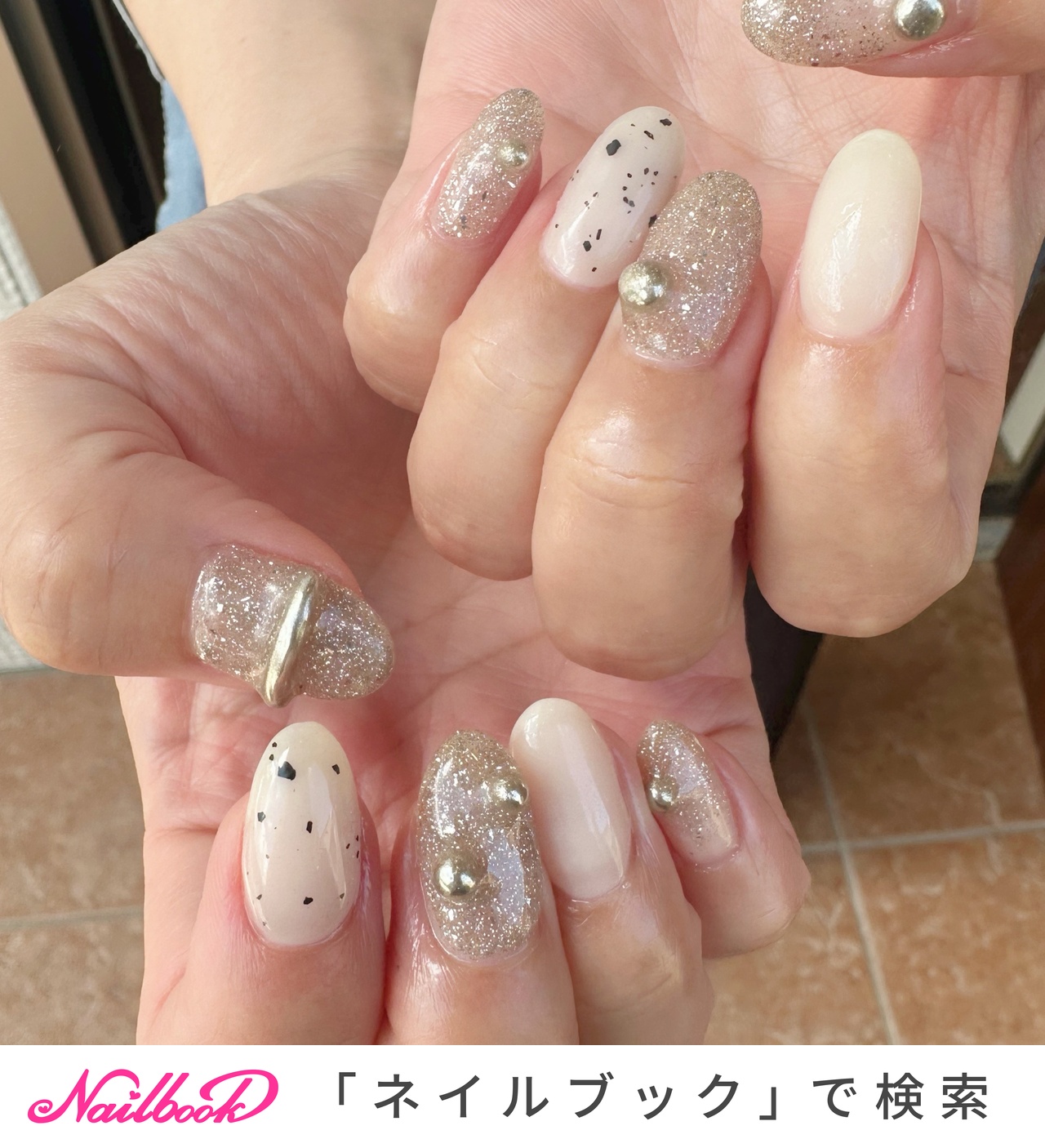 くすみグレージュうずらニュアンスネイル シルバーラメ ミラー 韓国