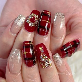 ツリーデザイン クリスマスネイル・氷ネイル ツリーとオーナメントのキラキラクリスマスネイル 118 | BISOLA