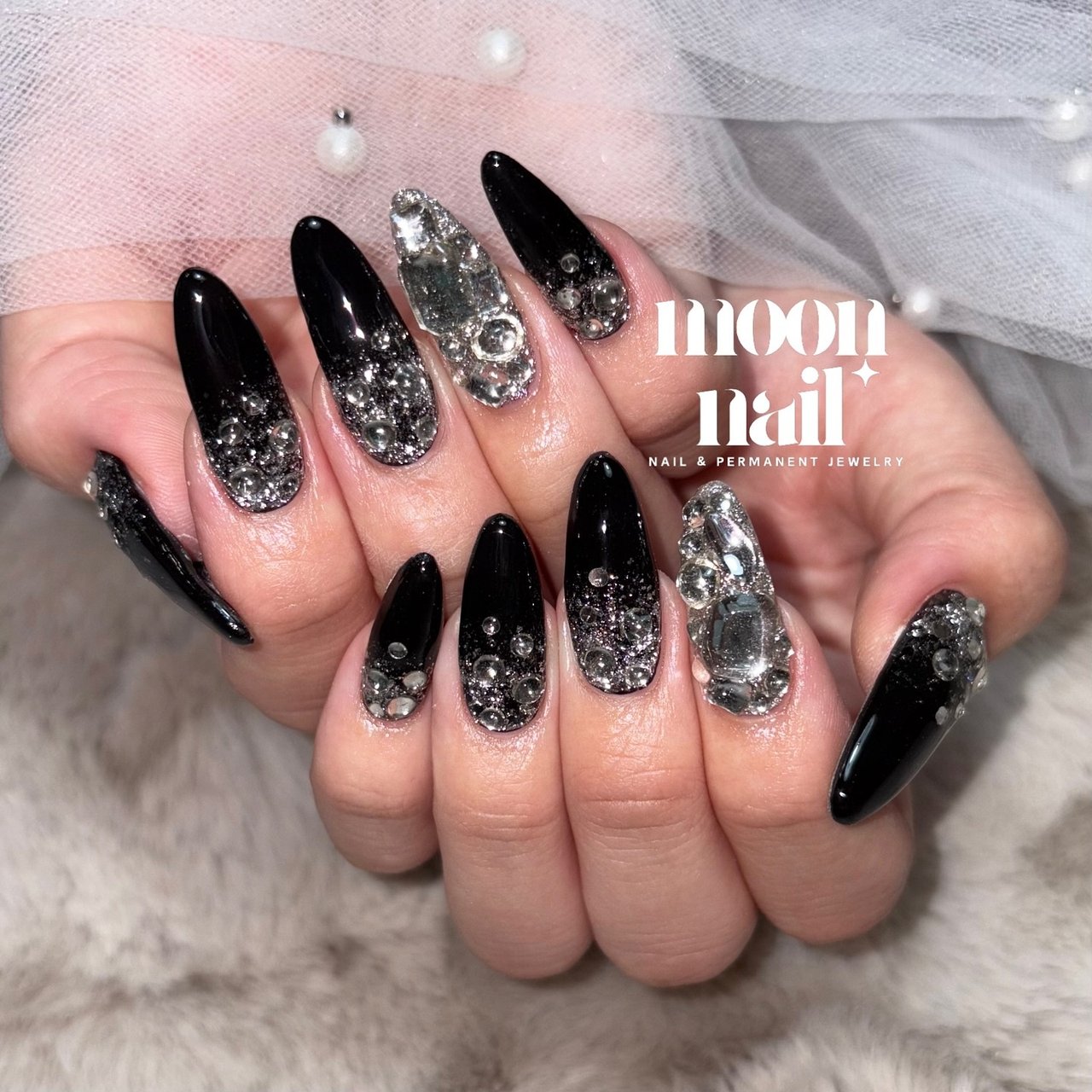 キラキラ/ブラック - MOON.NAILのネイルデザイン[No.9494250