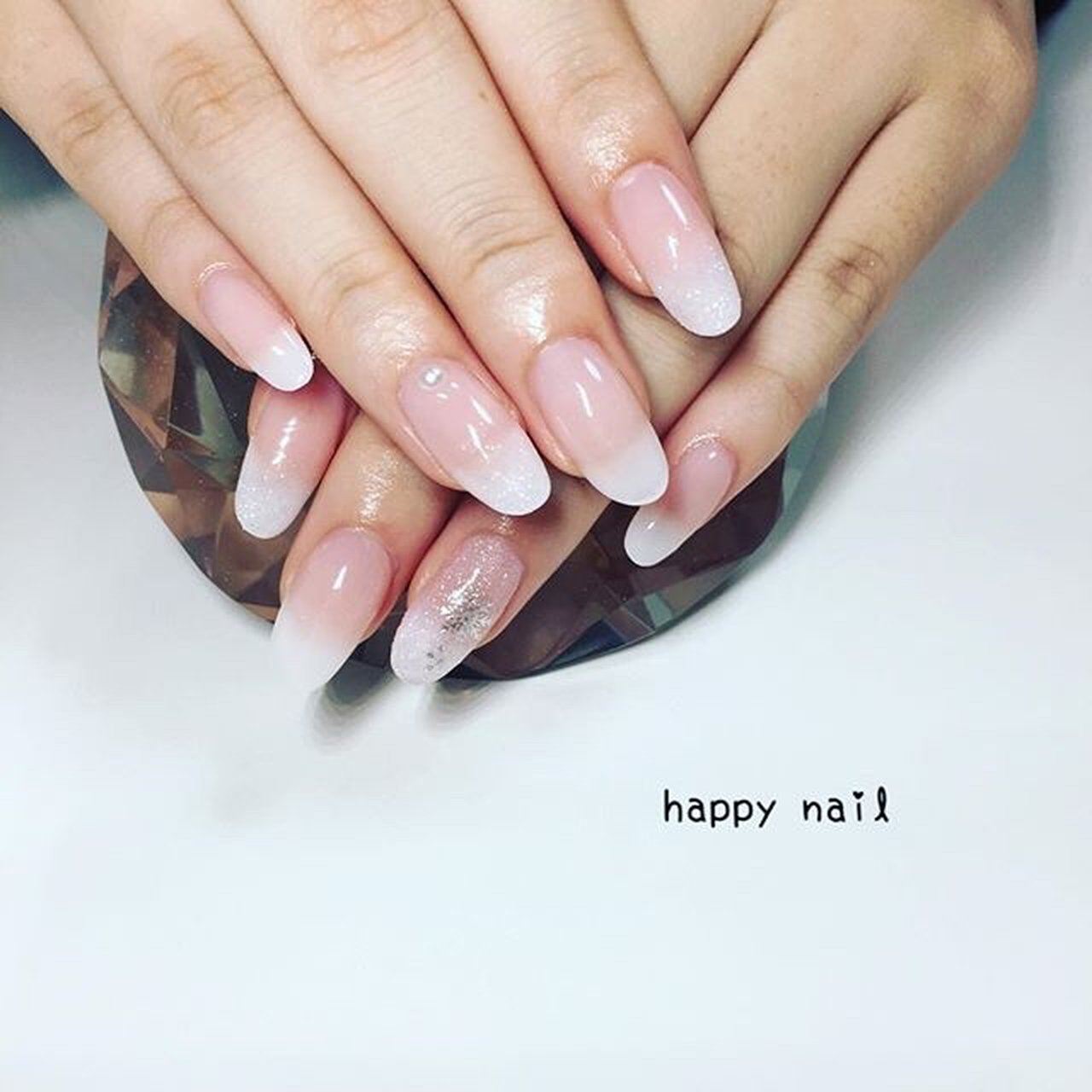 冬 オールシーズン ブライダル グラデーション ホワイト Happy Nailのネイルデザイン No ネイルブック