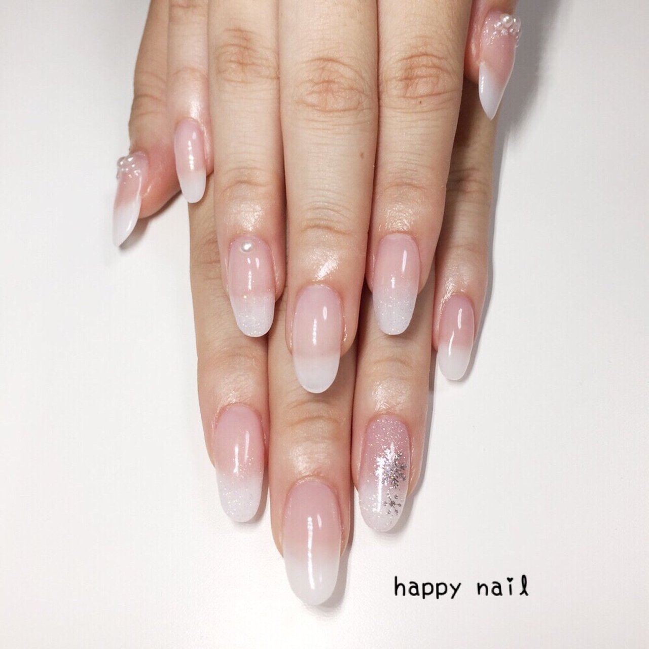 冬 オールシーズン ブライダル グラデーション ホワイト Happy Nailのネイルデザイン No ネイルブック