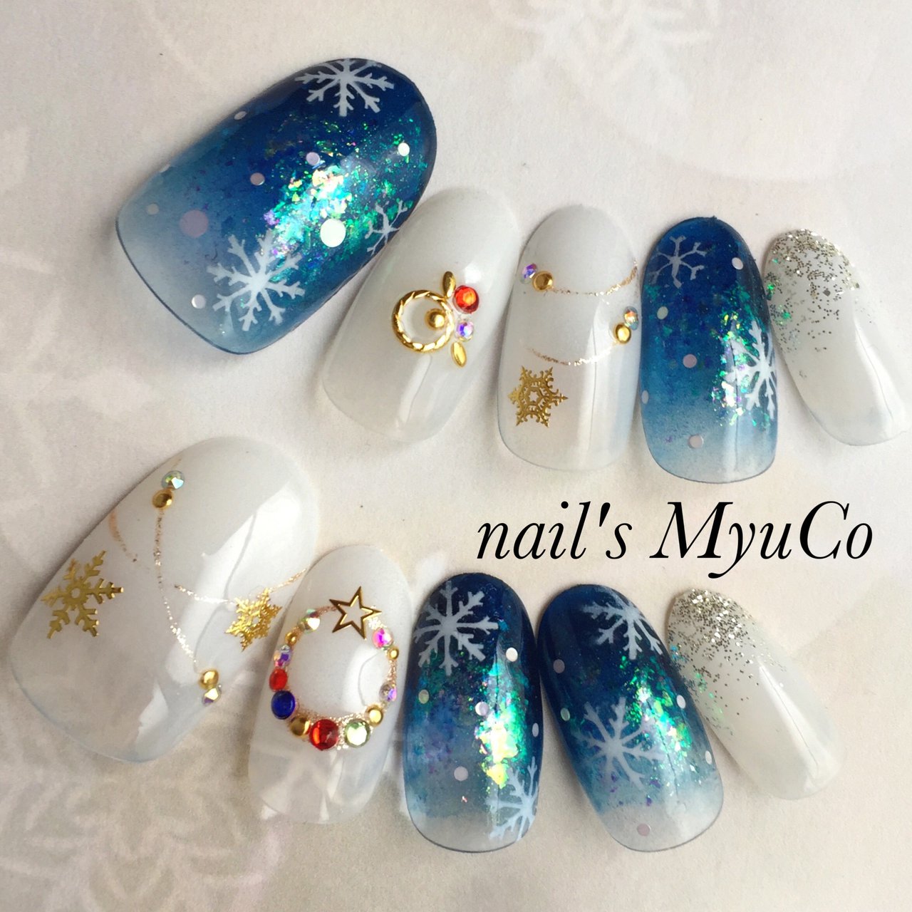 クリスマス ハンド 雪の結晶 ホワイト ブルー Nail S Myuco 荒川区西尾久ネイルサロンのネイルデザイン No ネイル ブック