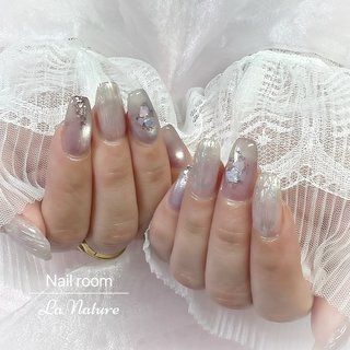 くすみグレーニュアンスネイル シルバーミラー 韓国 ちゅるん 夏 ブライダル くすみブラウングレージュクリアフラワーニュアンスネイル