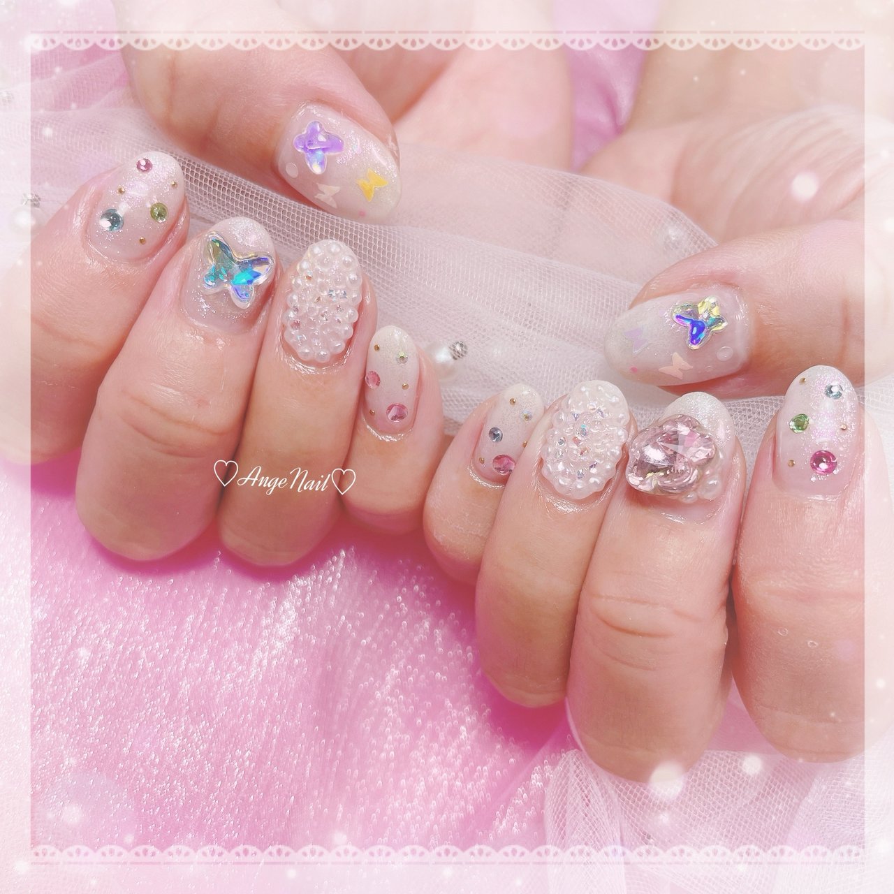 ハンド/蝶々/キラキラ/ホワイト - AngeNailのネイルデザイン[No
