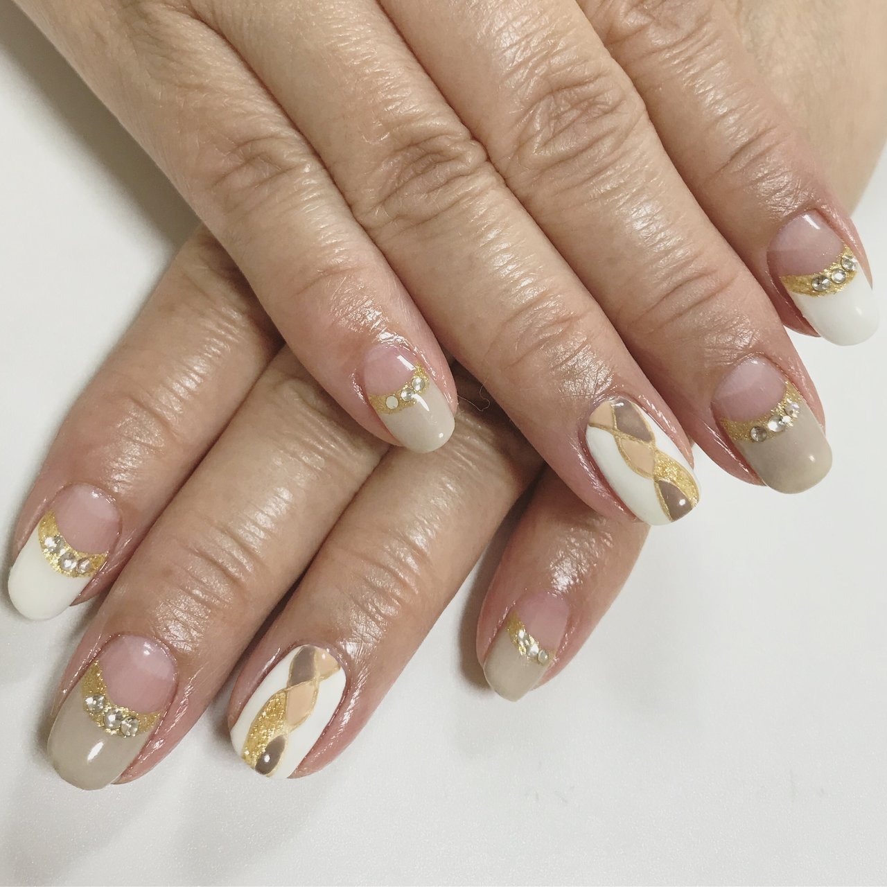 ハンド ベージュ グレージュ ゴールド ジェル Dedeのネイルデザイン No ネイルブック