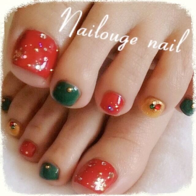 冬 クリスマス フット ホログラム ラメ Nailsalon Nailougeのネイルデザイン No ネイルブック