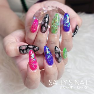 スカルチュラ ガイコチュ ソフビ ネオンカラー ネオンカラー/スカルプチュアのネイルデザイン｜ネイルブック