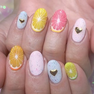 フルーツネイルも蓄光で光るように仕上げました🍊🍋 #フルーツネイル 
#スイーツネイル
#夏ネイル
#蓄光ネイル
#恵比寿ネイルサロン #nagamine 東京 恵比寿 #ネイルブック