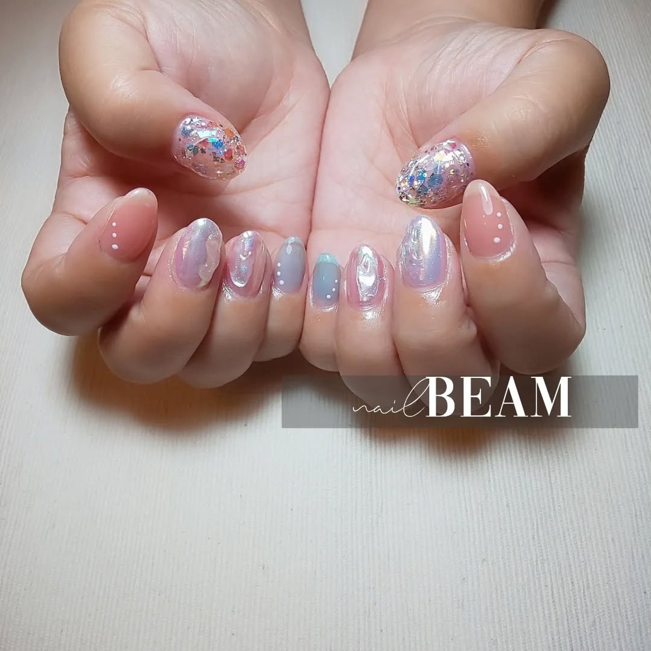夏/ハンド/ホログラム/オーロラ/ぷっくり - nailbeamのネイルデザイン 