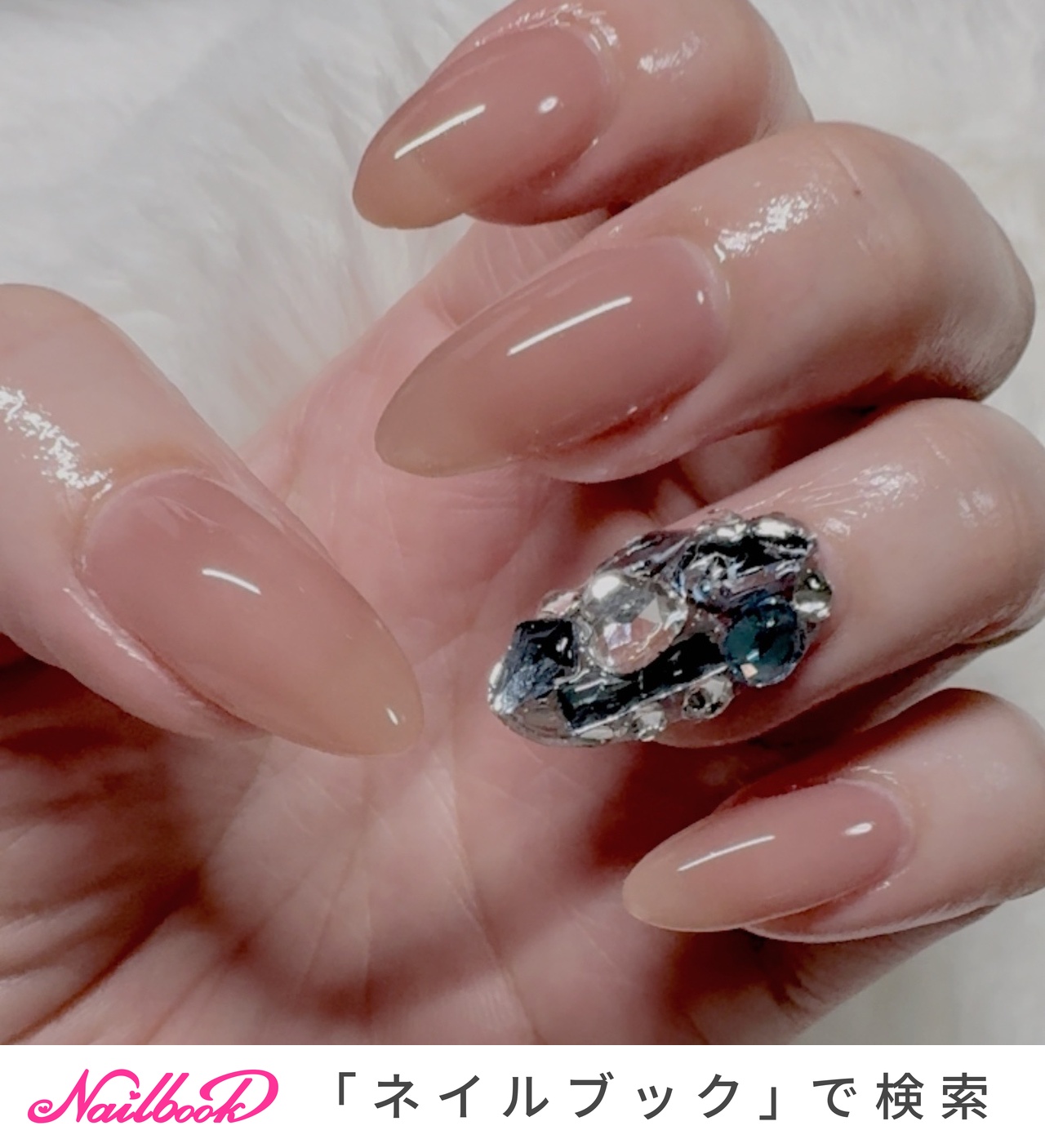 FERVOOOR シルバーとピンクのアートネイル（二つ） 2026年冬トレンド】ピンクシルバーのネイルデザイン集｜人気順｜2