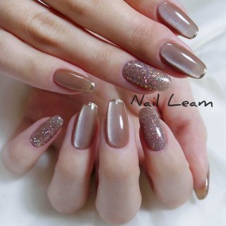 ブラウンゴールドニュアンスシェルネイル ラメ バイカラー 韓国