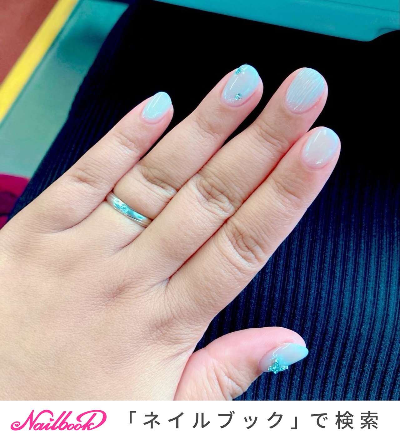 ストーンパーツのネイルデザイン｜ネイルブック