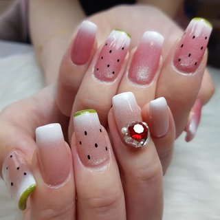 エアブラシグラデーションのネイルデザイン｜ネイルブック
