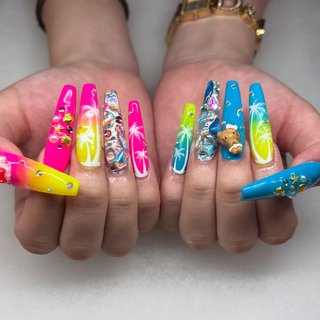 スカルチュラ ガイコチュ ソフビ ネオンカラー ネオンカラー/スカルプチュアのネイルデザイン｜ネイルブック